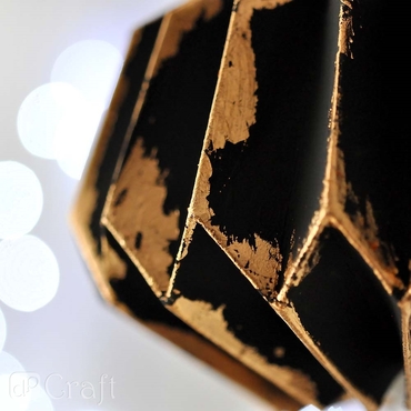Lampa z tektury diy - czarna oprawka