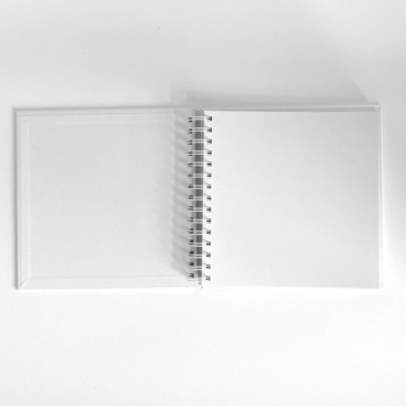 ALBUM DO ZDOBIENIA 20,5 CM X 20,5 CM - BIAŁY ZE SREBRNYM NADRUKIEM (40 KARTEK)